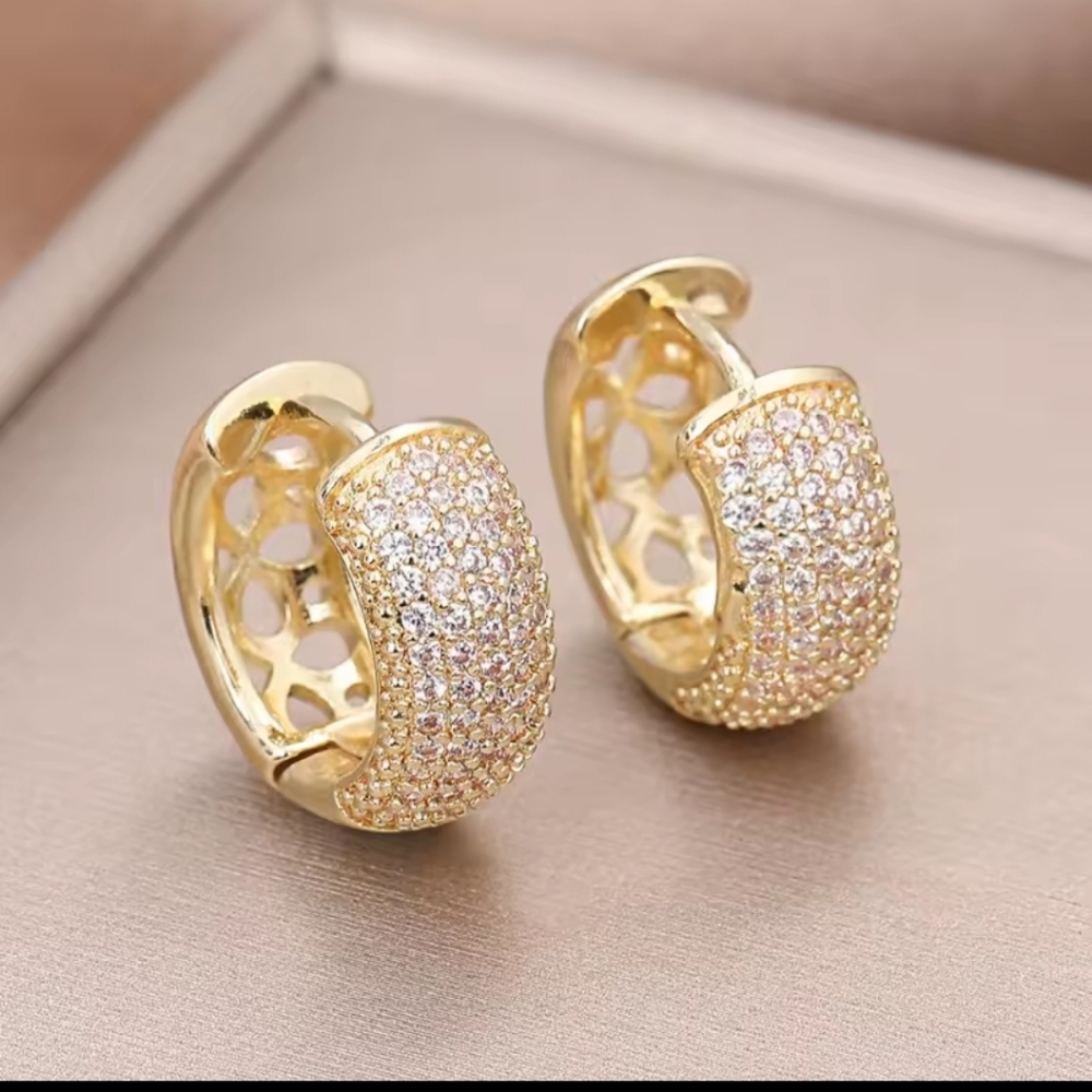 925 Sterling Silver Cubic Zirconia Earrings Vintage Designer Small Round